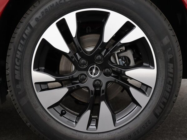 18" Lichtmetalen velgen, bi-color black met 225/55 R18 banden