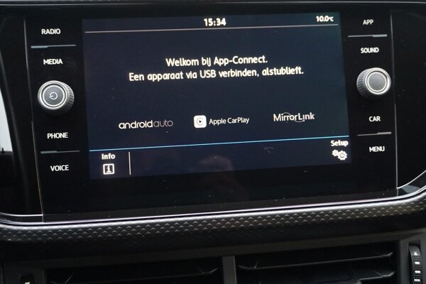 Apple CarPlay/Android Auto