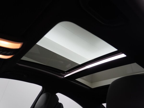 Panoramadak (glas) elektrisch bedienbaar en 2 rollo’s
