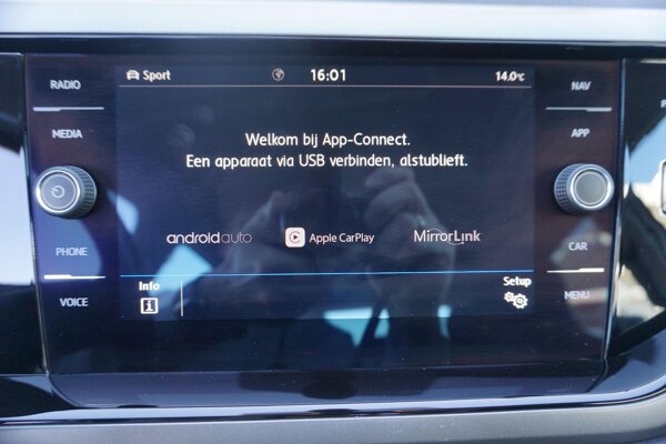 Apple CarPlay/Android Auto