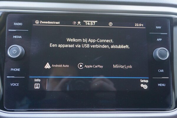 Apple CarPlay/Android Auto