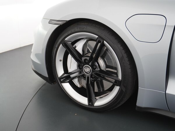 21-inch Mission E Design wiel