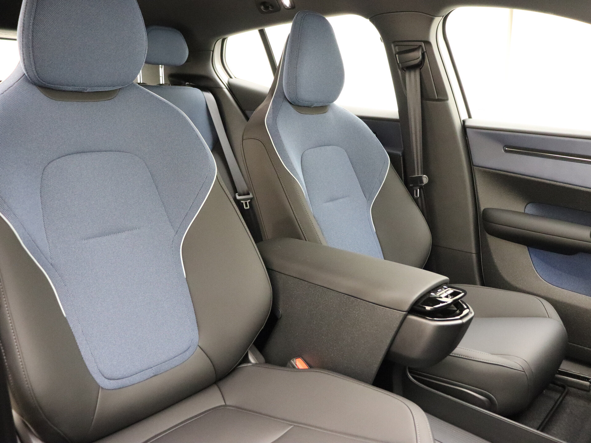 Volvo EX30 Extended Range Plus - Afbeelding 4