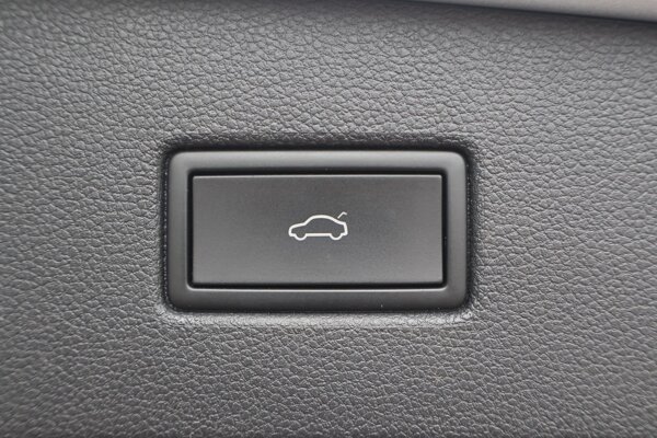 elektrisch bedienbare achterklep met sensorsturing