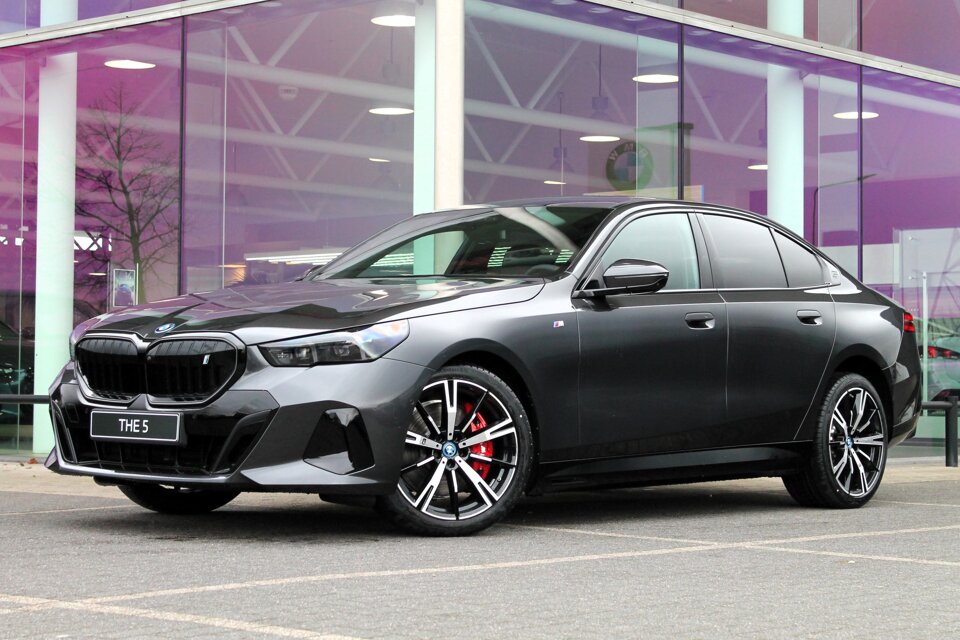 BMW i5 eDrive40 M Sport Automaat - Afbeelding 1