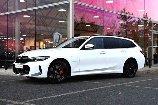 BMW 3 Serie Touring 330e High Executive M Sport Automaat