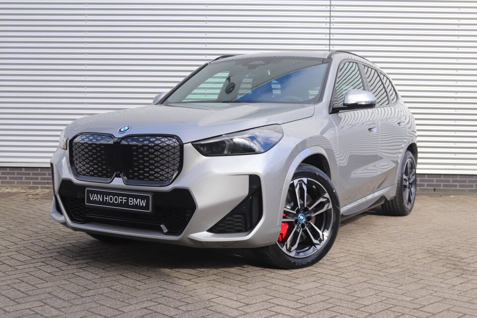 BMW iX1 eDrive20 High Executive M Sport - Afbeelding 1