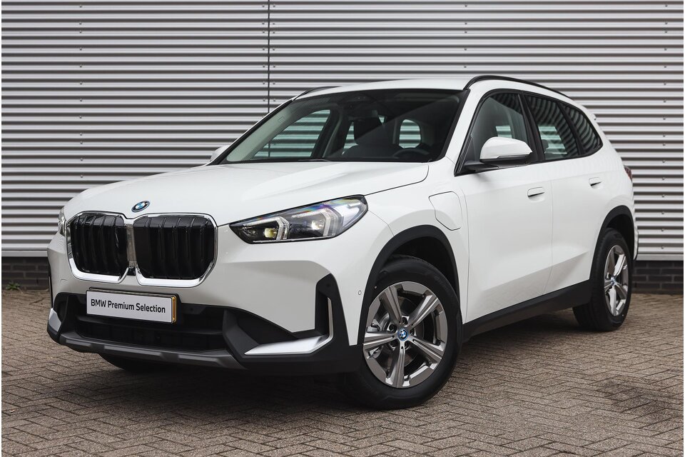 BMW X1 xDrive25e Automaat - Afbeelding 1