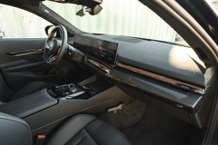 BMW 5 Serie Touring 550e xDrive M Sport Automaat - Afbeelding 4