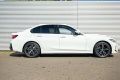 BMW 3 Serie 330e M Sport Automaat - Afbeelding 3