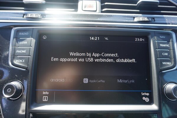 Apple CarPlay/Android Auto
