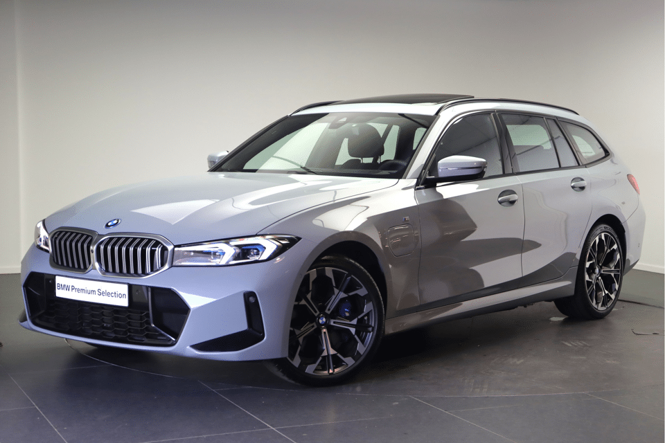 BMW 3 Serie Touring 330e High Executive M Sport Automaat - Afbeelding 1