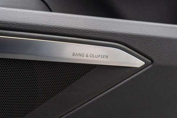 Bang & Olufsen Premium soundsystem met 3D sound vóór