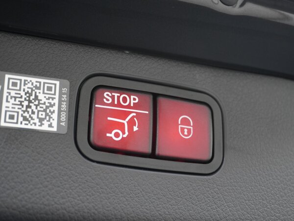 Elektrisch openen en sluiten van de bagageruimteafdekking