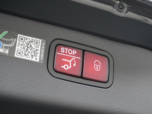 Elektrisch openen en sluiten van de bagageruimteafdekking