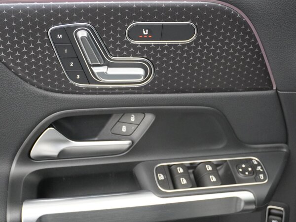 Elektrisch verstelbare voorstoelen met geheugenfunctie Elektrisch verstelbare voorstoelen met geheugenfunctie