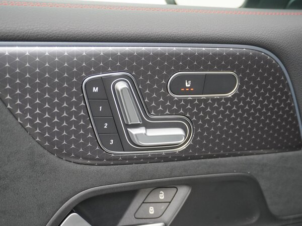 Elektrisch verstelbare bestuurdersstoel met geheugenfunctie Elektrisch verstelbare bestuurdersstoel met geheugenfunctie