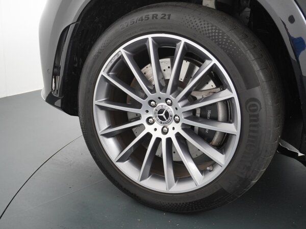 53,3 cm (21 inch) multispaaks lichtmetalen AMG-velgen 53,3 cm (21 inch) multispaaks lichtmetalen AMG-velgen