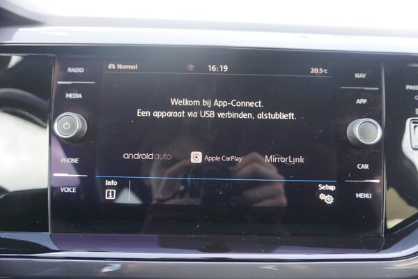Apple Carplay/Android Auto