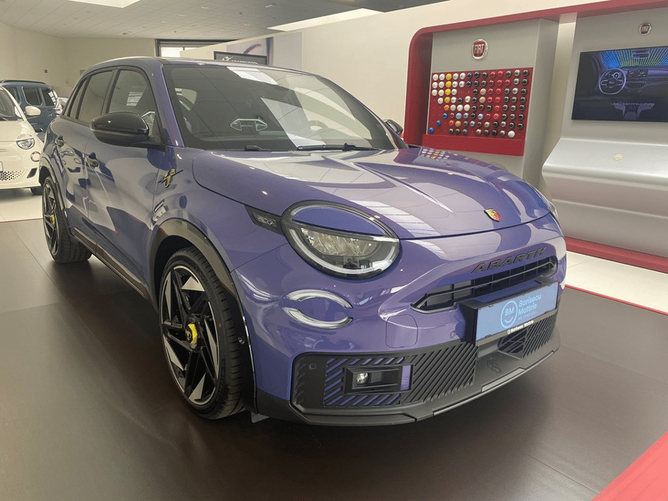 Abarth 600e * SCORPIONISSIMA 280PK * ALCANTARA SABELT SPORTZETELS * 20 INCH PILOT SPORT WHEELS * - Afbeelding 1