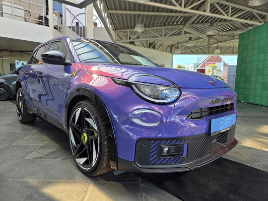 Abarth 600e SCORPIONISSIMA * TECH PACK* ALCANTARA SABELT SPORTSEATS * 20 INCH PILOT SPORT VELGEN *