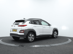 Hyundai KONA EV Premium 64 kWh | Navigatie | Camera | Stoelventilatie - Afbeelding 2