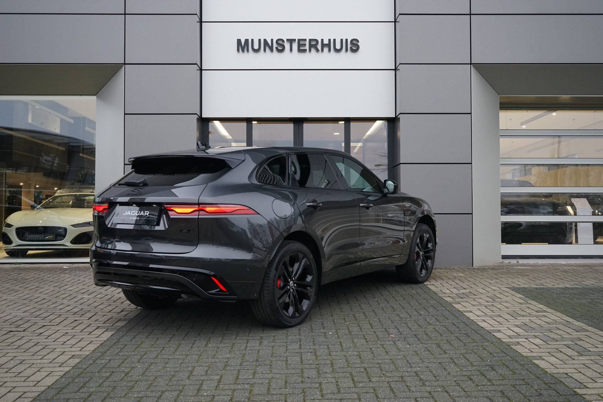 Jaguar F-PACE P400e PHEV R-Dynamic HSE 90th Ann. Edition | Occasion Lease vanaf € 1.274,00 p/m - Afbeelding 2