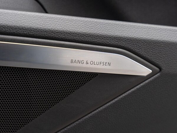 Bang & Olufsen Premium soundsystem met 3D sound vóór