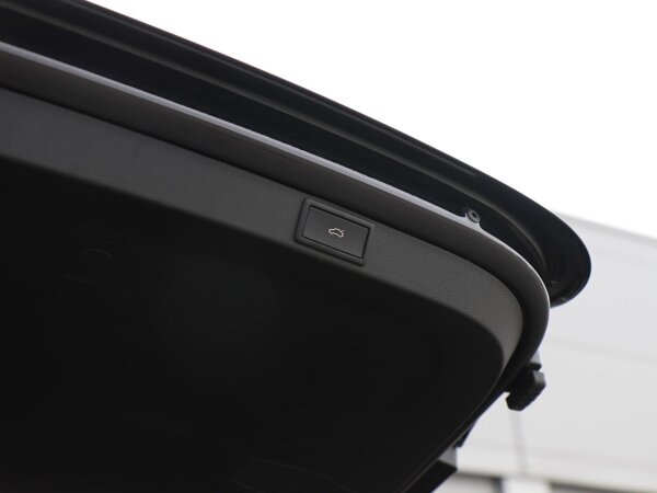 elektrisch bedienbare achterklep met sensorsturing