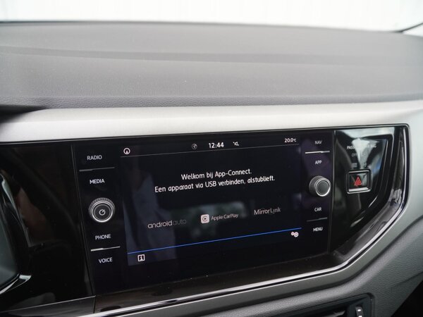 Apple Carplay/Android Auto Apple Carplay/Android Auto