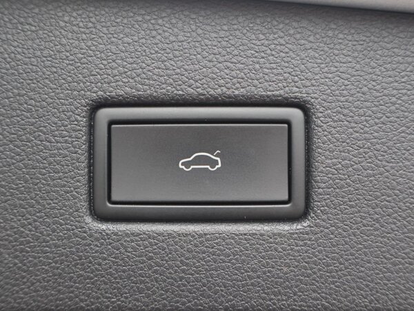 elektrisch bedienbare achterklep met sensorsturing