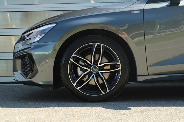 Velgen, 17 inch gegoten lichtmetaal "5-arm"-design