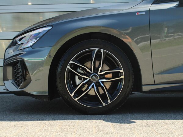 Velgen, 17 inch gegoten lichtmetaal "5-arm"-design