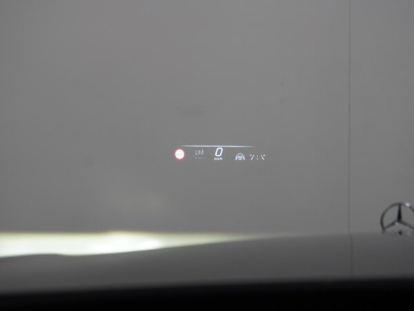 Head-up display MBUX met augmented reality
