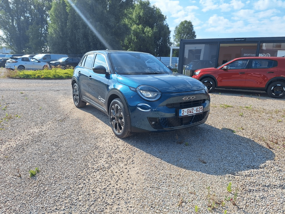 Fiat 600 MY25 600e La Prima * KEYLESS START & ENTRY * NAVI * DIGITAL DISPLAY * - Afbeelding 1