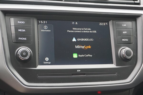Apple Carplay/Android Auto
