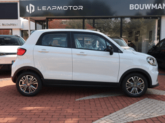 Leapmotor T03 EV 37,3 kWh 95PK Design NIEUW, Rijklaarprijs | Camera | Navigatie | Panoramadak | Lichtmetalen wielen - Afbeelding 3
