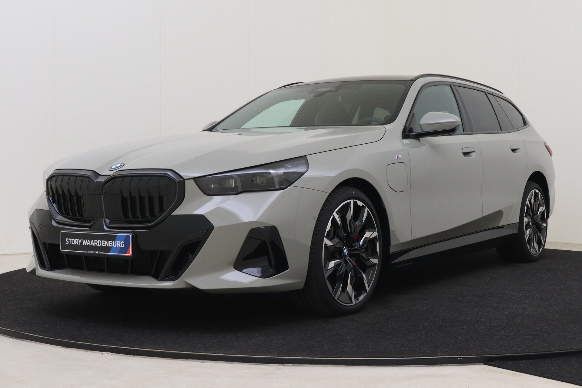 BMW 5 Serie Touring 550e xDrive M Sport Automaat