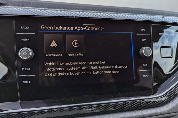 Apple Carplay/Android Auto Apple Carplay/Android Auto