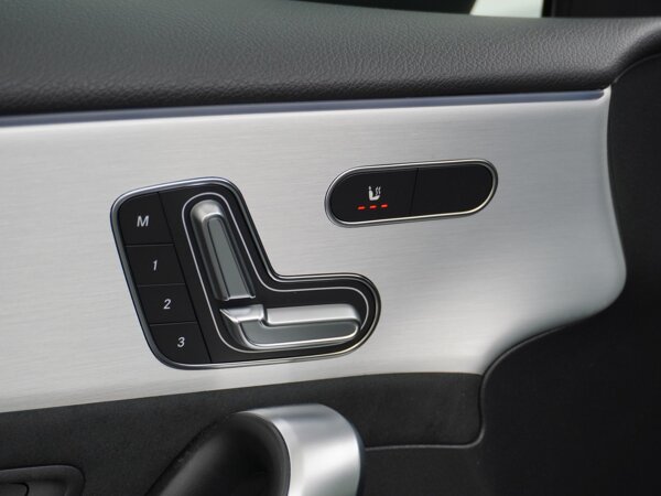 Elektrisch verstelbare bestuurderszetel met geheugenfunctie