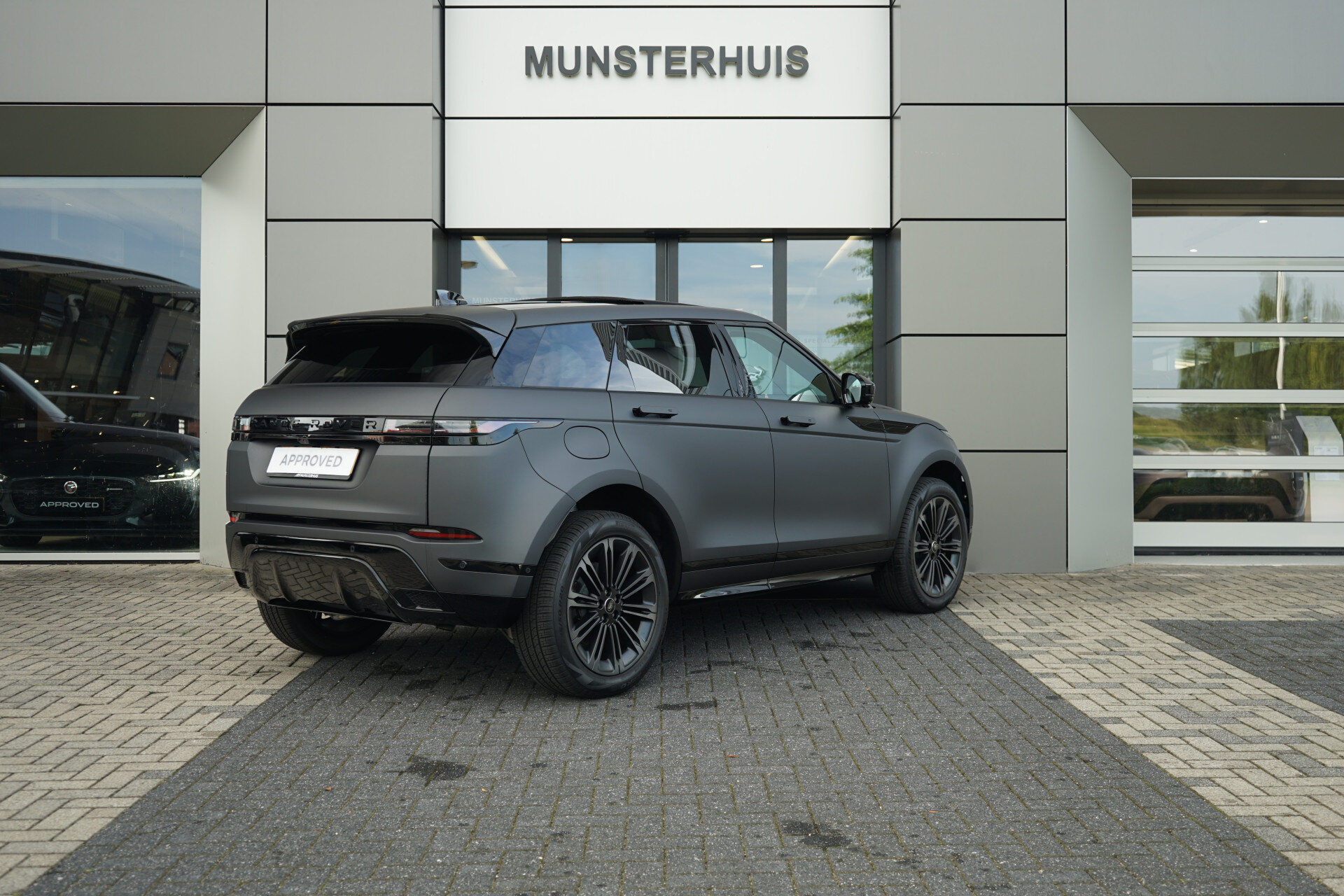 Land Rover Range Rover Evoque P270e PHEV AWD Graphite Edition | Occasion Lease vanaf € 949 p/m - Afbeelding 2