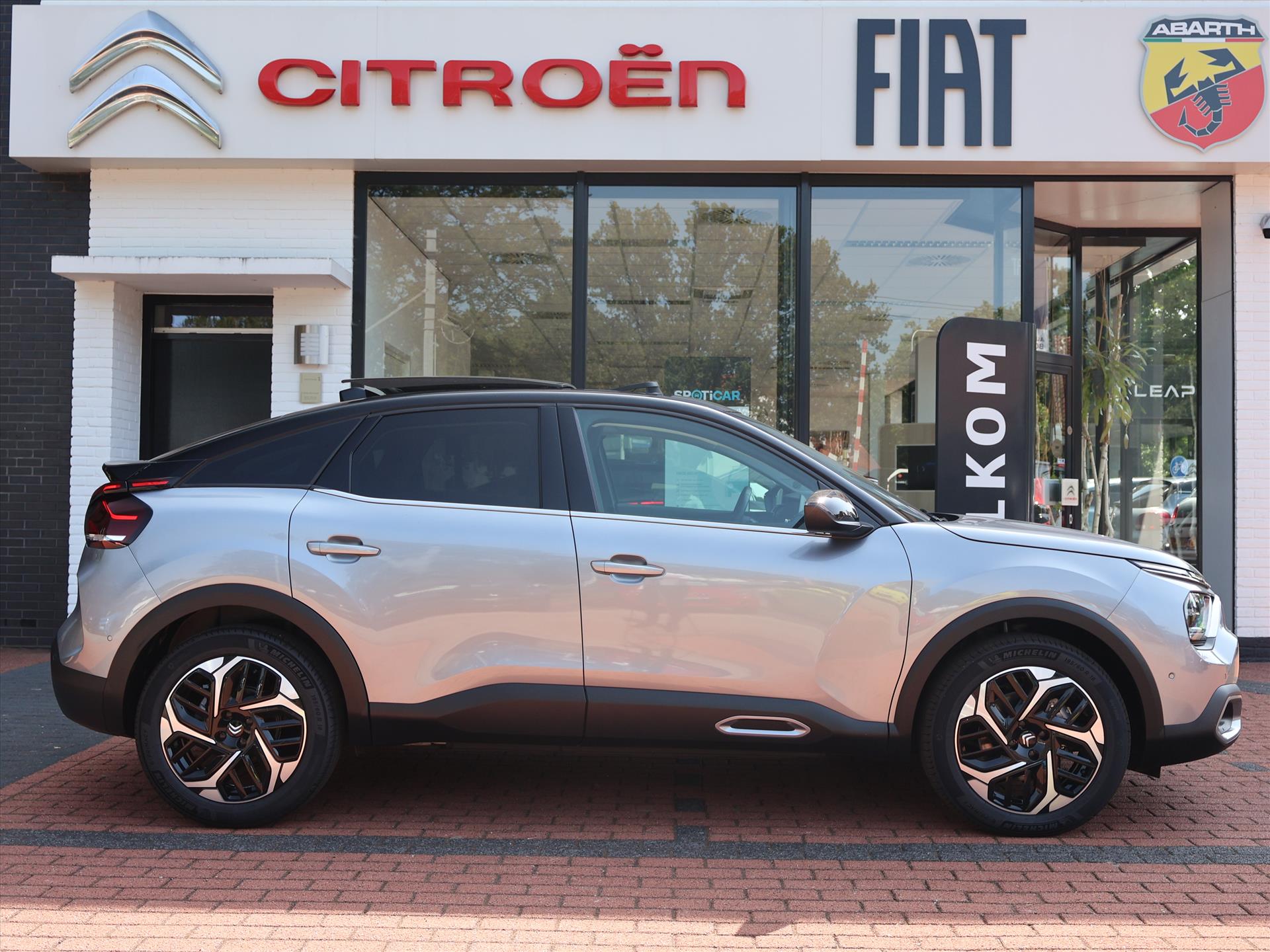 Citroën C4 PureTech 130PK S&S EAT8 Automaat Max, Rijklaarprijs | Panoramadak | Adaptieve Cruise | Leder | Stoelverwarming - Afbeelding 4