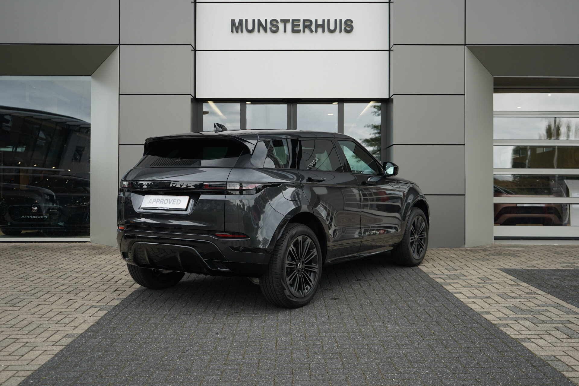 Land Rover Range Rover Evoque P270e PHEV AWD Graphite Edition | Occasion Lease vanaf € 949 p/m - Afbeelding 2