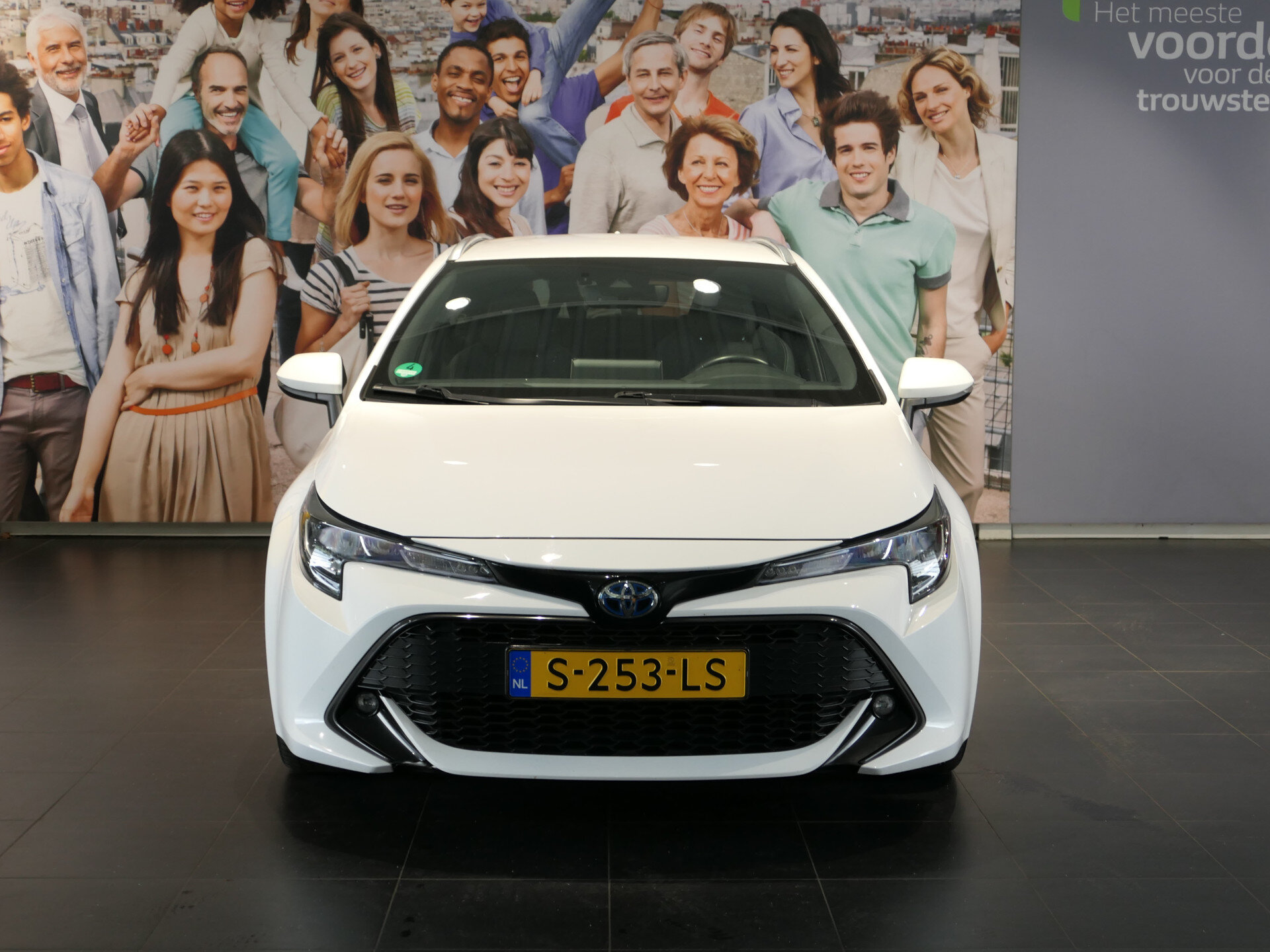Toyota Corolla Touring Sports 1.8 Hybrid Dynamic - Occasion Lease vanaf €474 p/m - - Afbeelding 2