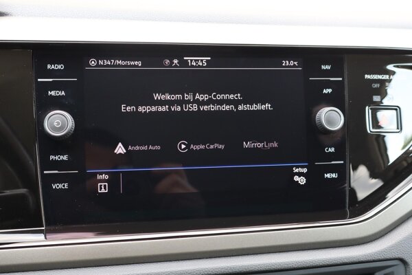 Apple Carplay/Android Auto Apple Carplay/Android Auto