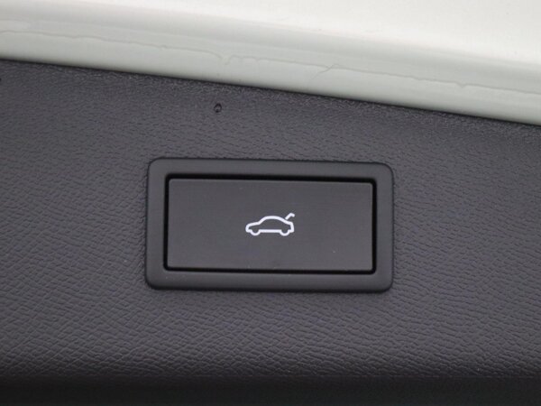 elektrisch bedienbare achterklep met sensorsturing