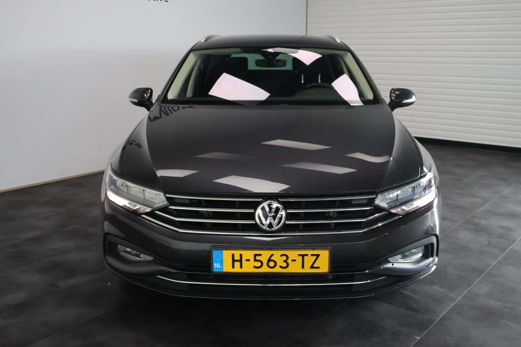 Volkswagen Passat Variant 1.5 TSI Comfort Busines | Trekhaak | Navigatie | Camera | LED - Afbeelding 2