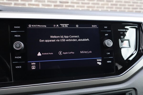 Apple Carplay/Android Auto Apple Carplay/Android Auto