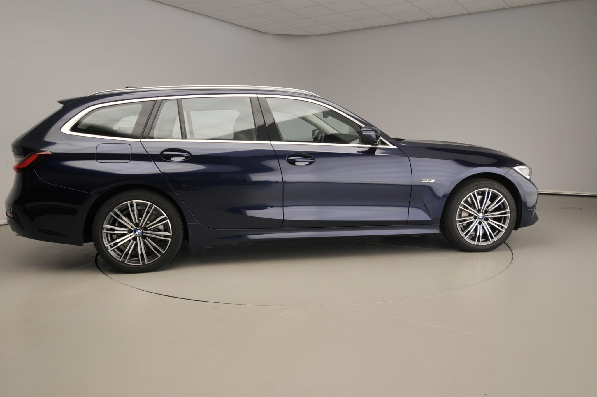 BMW 3 Serie Touring 330e - Afbeelding 4