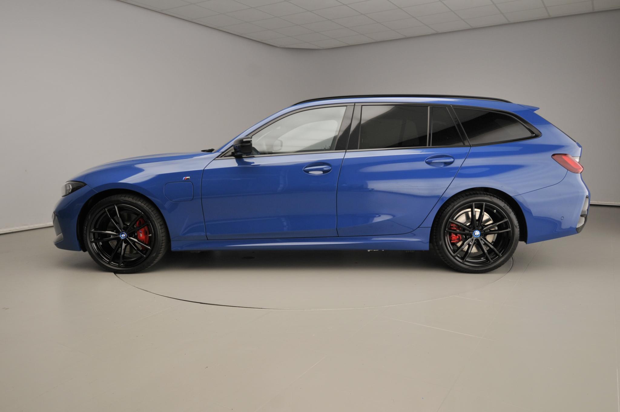 BMW 3 Serie Touring 330e - Afbeelding 2